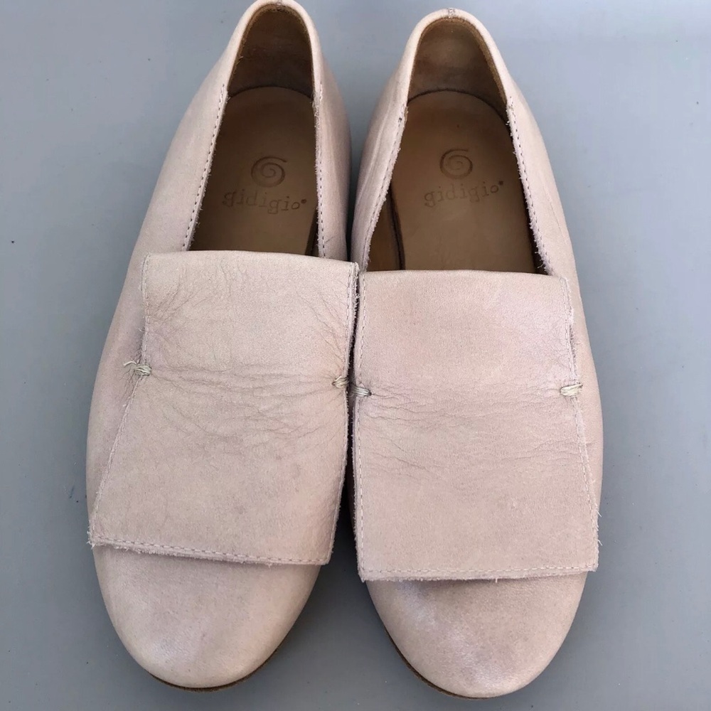 Gidigio Leather Blush Pink Loafers. Size 36.